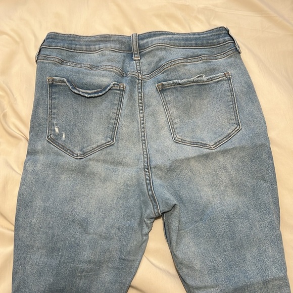 Ripped skinny jeans. - Picture 4 of 5